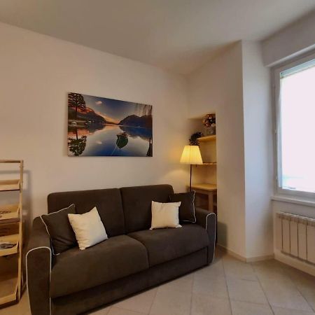 La Casina Al Lago Mandello del Lario Exteriör bild
