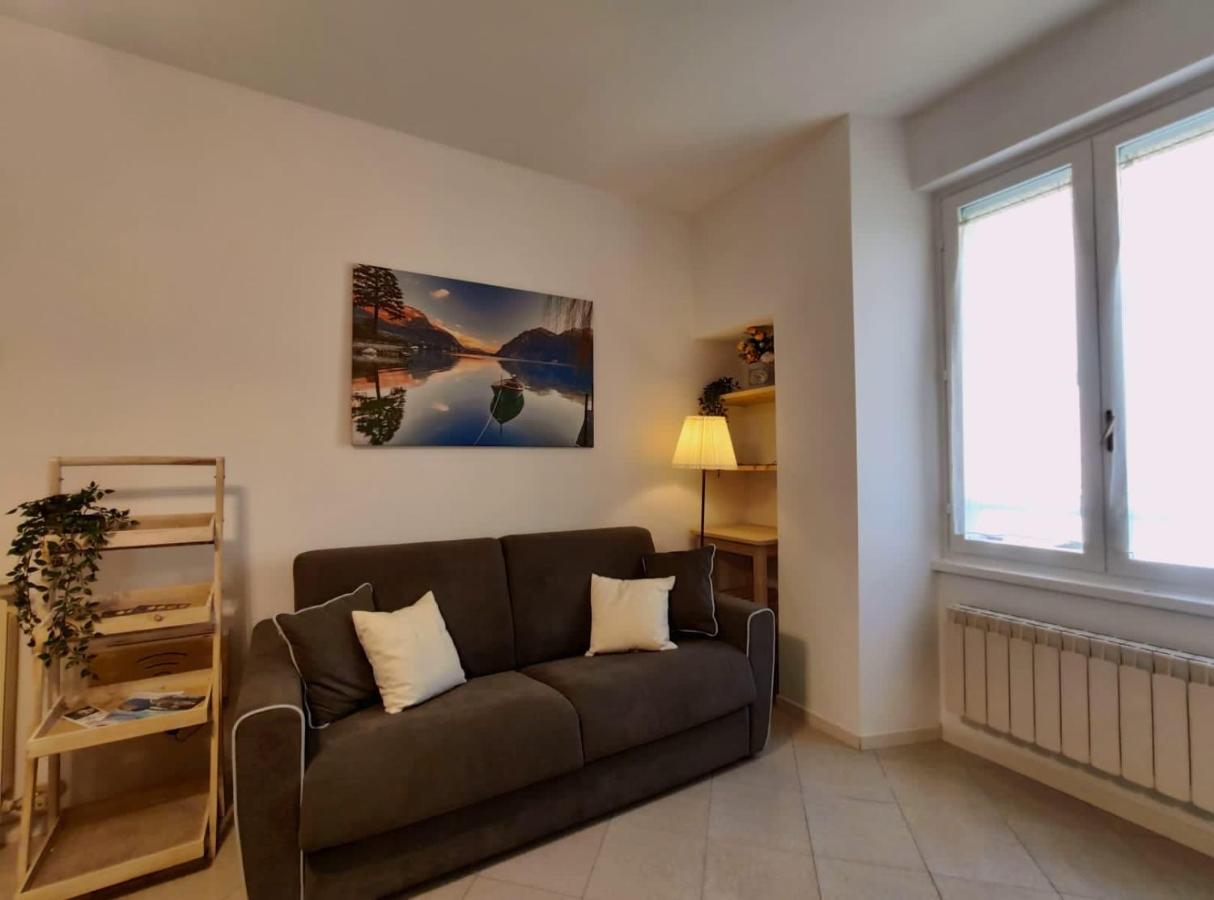 La Casina Al Lago Mandello del Lario Exteriör bild